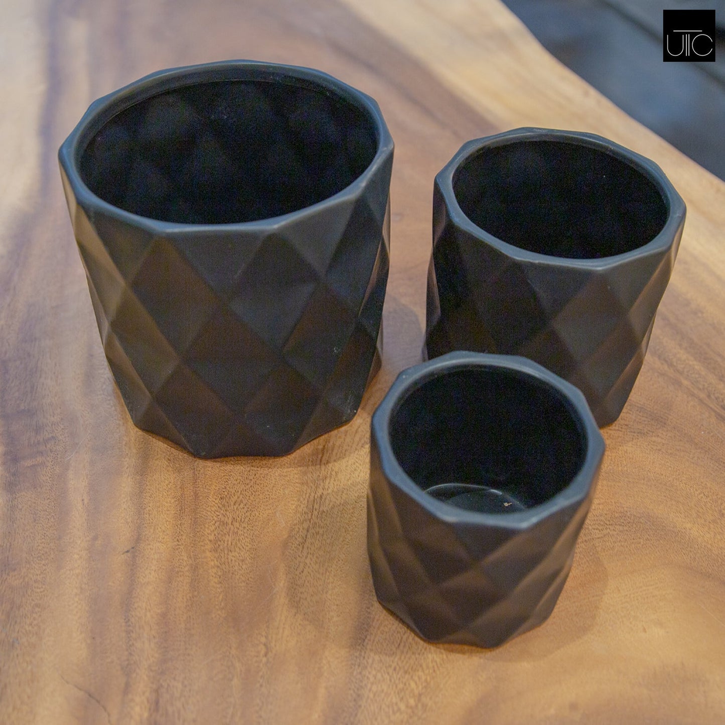 Dagen Diamond Embossed Ceramic Pot Set (Set of 3)